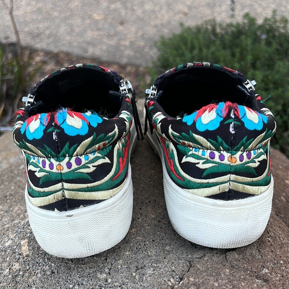 Steve Madden Embroidered Shoes Size 5.5 - Picture 3 of 5